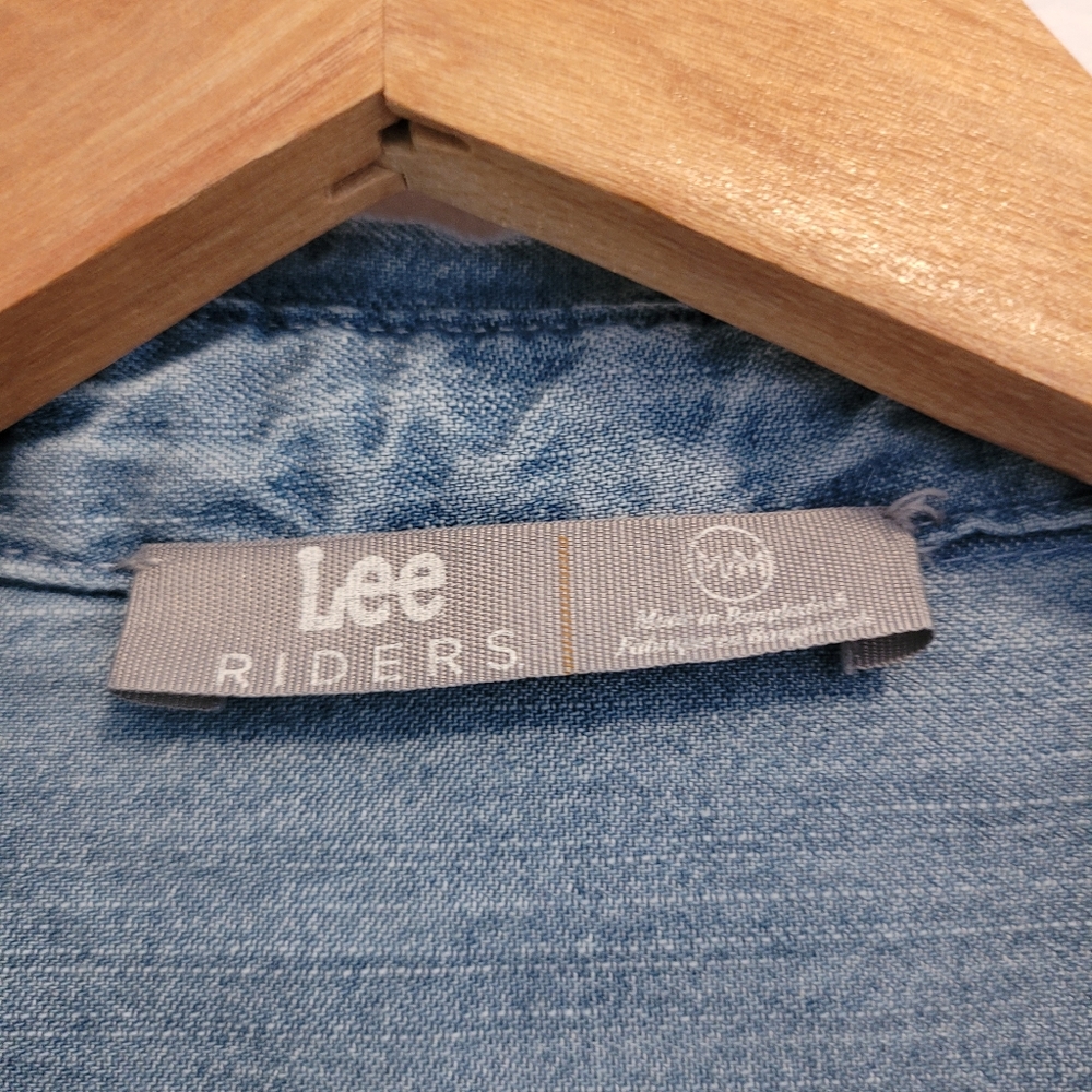 LEE Riders Denim Style Button-Down Top (Medium) - Picture 5 of 6